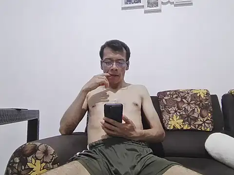 skinnylatino51 online show from December 22, 2025, 12:07 am