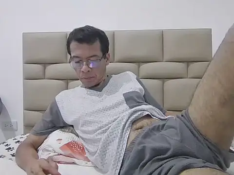 skinnylatino51 online show from February 18, 2026, 12:50 am