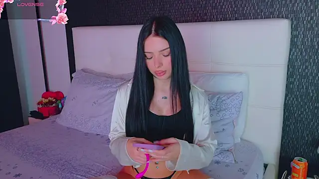 Snapshot of AshleyEttheenn chatting on February 20, 2026, 5:57 pm AshleyEttheenn online show from February 20, 2026, 5:57 pm