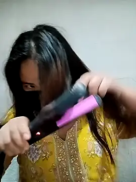 Snapshot of sia_143 chatting on February 9, 2026, 2:43 pm sia 143 online show from February 9, 2026, 2:43 pm