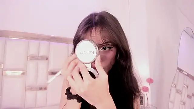 Snapshot of MaddieStark chatting on November 20, 2025, 4:40 pm MaddieStark online show from November 20, 2025, 4:40 pm