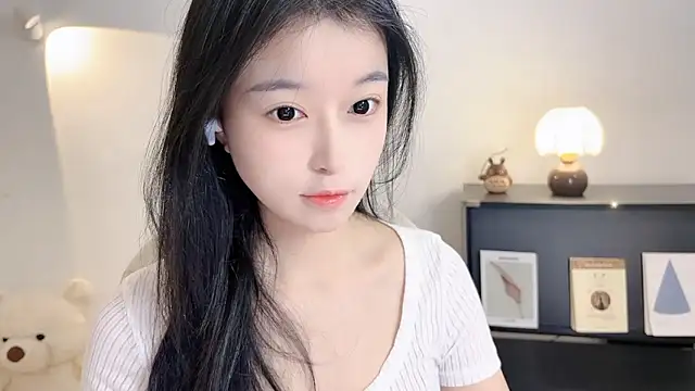 Onechestnut online show from November 4, 2025, 6:01 am