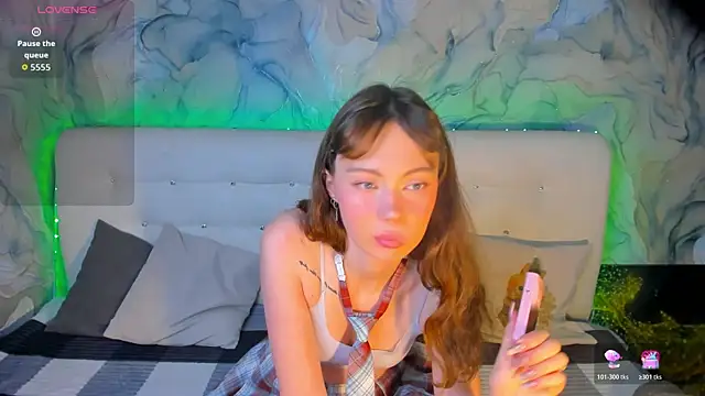 LolaMeddisson online show from December 1, 2025, 8:47 pm