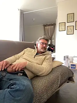 Snapshot of max219 chatting on February 3, 2026, 1:49 pm max219 online show from February 3, 2026, 1:49 pm