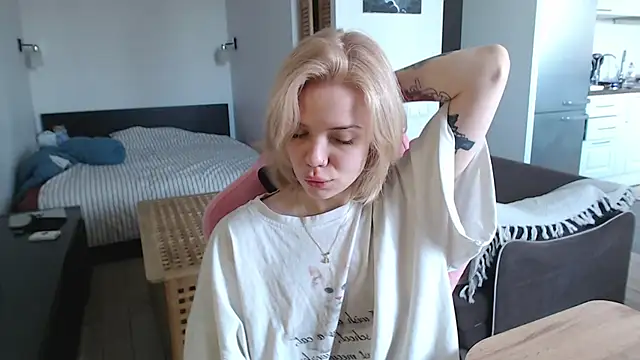 Snapshot of enchanting_chloe chatting on March 19, 2026, 8:40 am enchanting chloe online show from March 19, 2026, 8:40 am