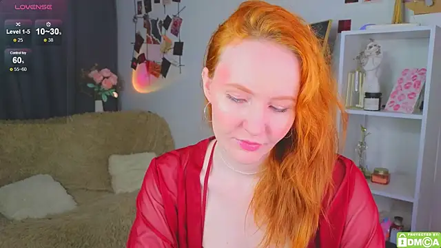 Snapshot of JoyceJones chatting on October 17, 2025, 8:11 pm JoyceJones online show from October 17, 2025, 8:11 pm