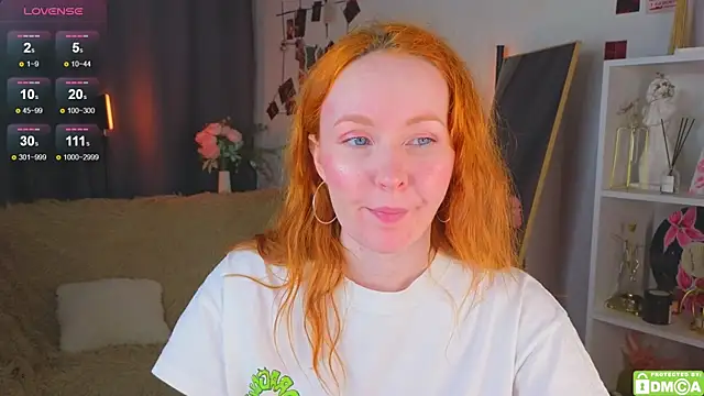 Snapshot of JoyceJones chatting on December 1, 2025, 8:36 pm JoyceJones online show from December 1, 2025, 8:36 pm