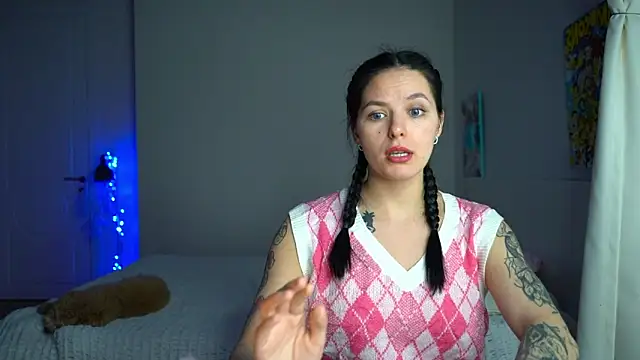 Snapshot of EwelynScott chatting on December 14, 2025, 10:36 pm EwelynScott online show from December 14, 2025, 10:36 pm