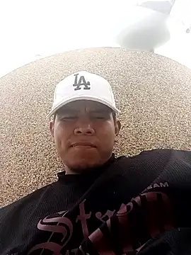 Snapshot of Oscariin96 chatting on February 12, 2026, 6:47 pm Oscariin96 online show from February 12, 2026, 6:47 pm