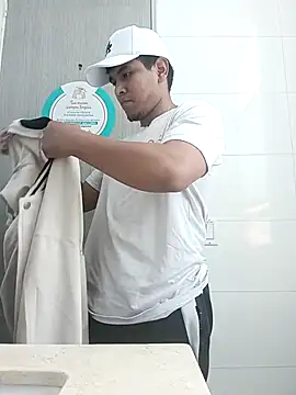 Snapshot of Oscariin96 chatting on February 13, 2026, 2:57 pm Oscariin96 online show from February 13, 2026, 2:57 pm