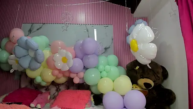 Snapshot of Mindy_19 chatting on April 8, 2026, 10:54 pm Mindy 19 online show from April 8, 2026, 10:54 pm