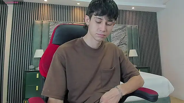 Snapshot of Michael_blue chatting on September 9, 2025, 1:32 pm Michael blue online show from September 9, 2025, 1:32 pm