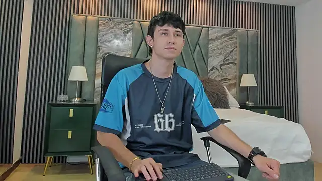 Snapshot of Michael_blue chatting on September 23, 2025, 7:50 pm Michael blue online show from September 23, 2025, 7:50 pm