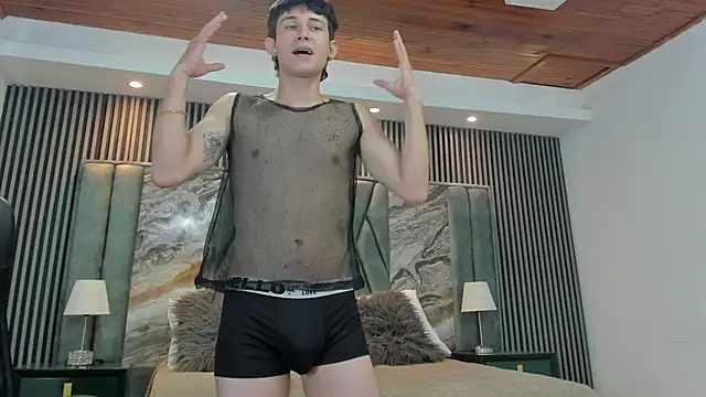 Snapshot of Michael_blue chatting on September 25, 2025, 12:20 pm Michael blue online show from September 25, 2025, 12:20 pm