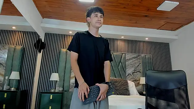 Snapshot of Michael_blue chatting on October 23, 2025, 7:45 pm Michael blue online show from October 23, 2025, 7:45 pm