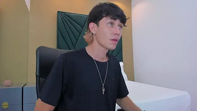 Snapshot of Michael_blue chatting on December 17, 2025, 12:00 pm Michael blue online show from December 17, 2025, 12:00 pm