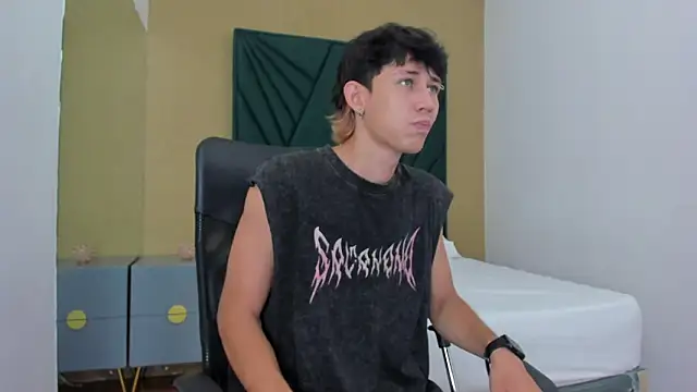 Snapshot of Michael_blue chatting on December 18, 2025, 12:00 pm Michael blue online show from December 18, 2025, 12:00 pm