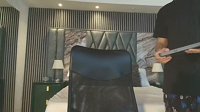 Snapshot of Michael_blue chatting on January 6, 2026, 12:20 pm Michael blue online show from January 6, 2026, 12:20 pm