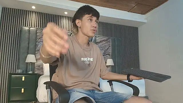 Snapshot of Michael_blue chatting on January 8, 2026, 1:13 pm Michael blue online show from January 8, 2026, 1:13 pm