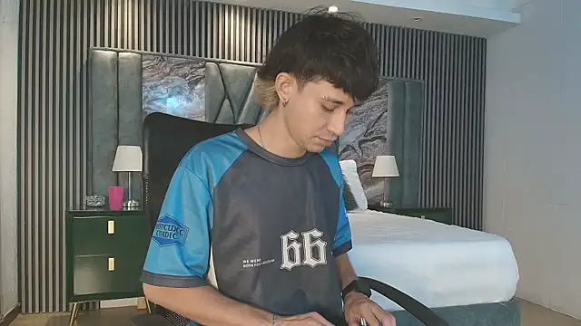 Snapshot of Michael_blue chatting on January 10, 2026, 11:56 am Michael blue online show from January 10, 2026, 11:56 am