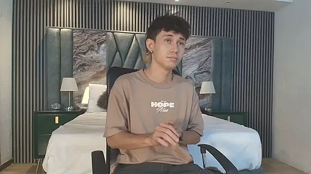 Snapshot of Michael_blue chatting on January 17, 2026, 12:32 pm Michael blue online show from January 17, 2026, 12:32 pm