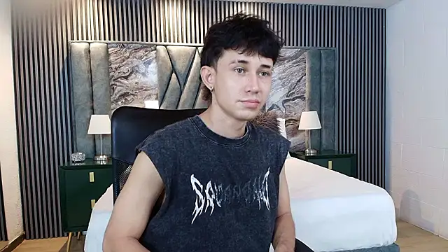 Snapshot of Michael_blue chatting on February 17, 2026, 7:31 pm Michael blue online show from February 17, 2026, 7:31 pm