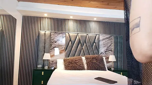 Snapshot of Michael_blue chatting on February 18, 2026, 8:27 pm Michael blue online show from February 18, 2026, 8:27 pm