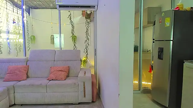 Snapshot of stangirls_ chatting on February 2, 2026, 9:13 pm stangirls online show from February 2, 2026, 9:13 pm