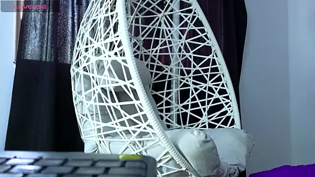 cuteeimy online show from October 21, 2025, 5:24 pm