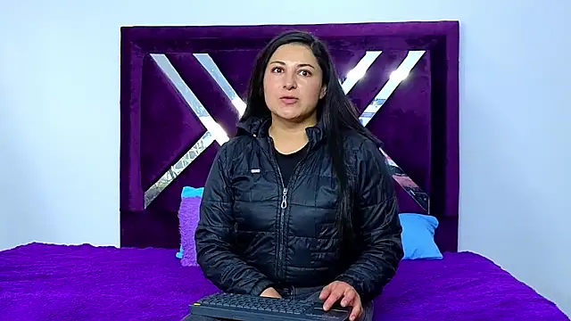 cuteeimy online show from November 18, 2025, 9:30 pm