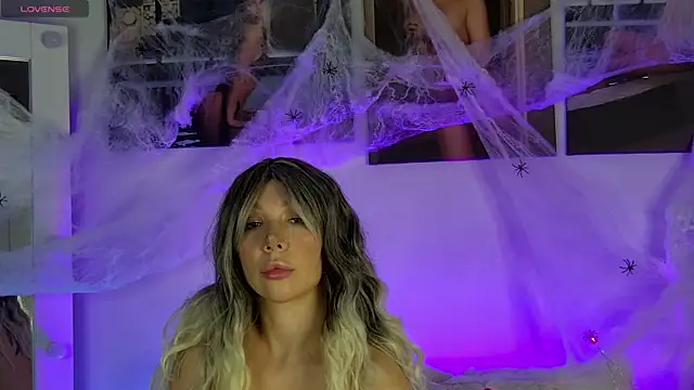 Snapshot of AlysonHuxley_ chatting on October 25, 2025, 5:51 pm AlysonHuxley online show from October 25, 2025, 5:51 pm