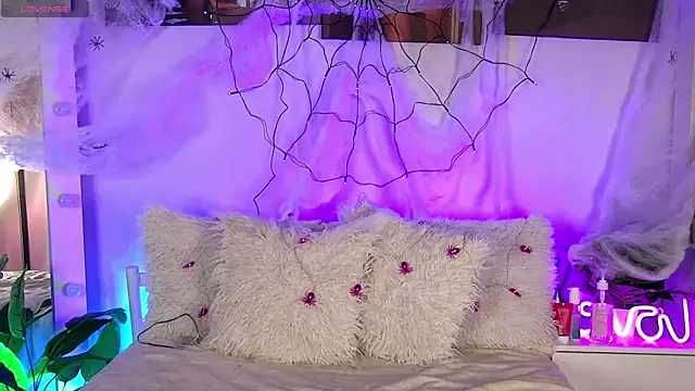 Snapshot of AlysonHuxley_ chatting on October 30, 2025, 5:24 pm AlysonHuxley online show from October 30, 2025, 5:24 pm