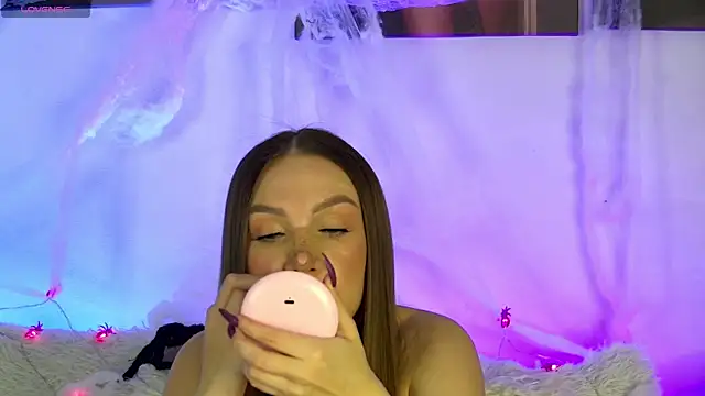 Snapshot of AlysonHuxley_ chatting on November 3, 2025, 5:03 pm AlysonHuxley online show from November 3, 2025, 5:03 pm