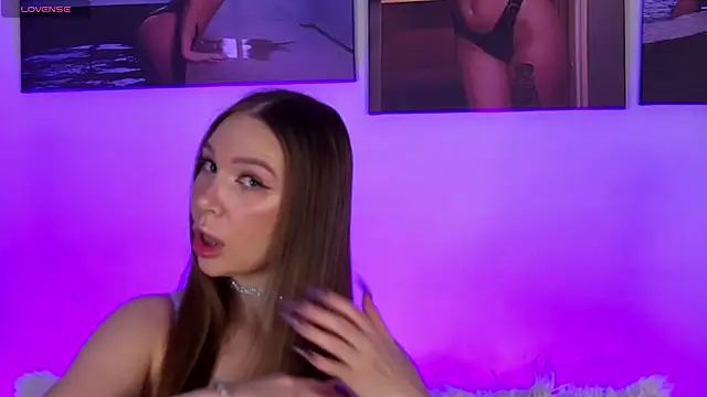 Snapshot of AlysonHuxley_ chatting on November 6, 2025, 4:30 pm AlysonHuxley online show from November 6, 2025, 4:30 pm