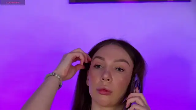 Snapshot of AlysonHuxley_ chatting on November 9, 2025, 4:27 pm AlysonHuxley online show from November 9, 2025, 4:27 pm