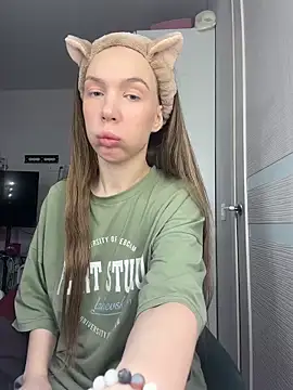 Snapshot of AlysonHuxley_ chatting on February 23, 2026, 1:58 am AlysonHuxley online show from February 23, 2026, 1:58 am