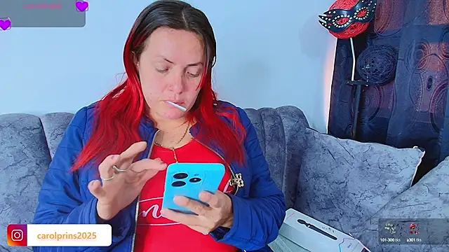 Snapshot of carolinhe_ chatting on September 30, 2025, 8:03 pm carolinhe online show from September 30, 2025, 8:03 pm