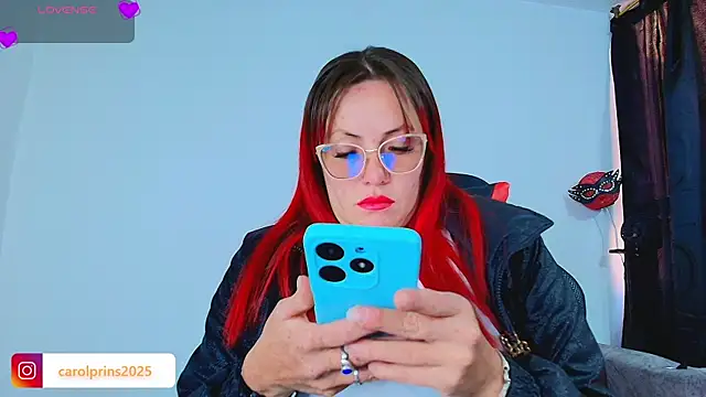 Snapshot of carolinhe_ chatting on October 4, 2025, 7:34 pm carolinhe online show from October 4, 2025, 7:34 pm