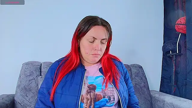 carolinhe  online show from October 16, 2025, 7:59 pm