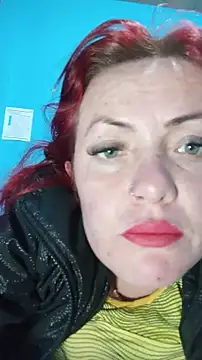 carolinhe  online show from December 3, 2025, 4:20 am