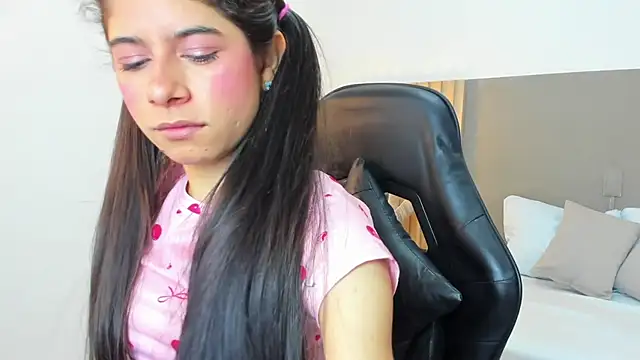 carlina 15 online show from October 31, 2025, 12:17 pm