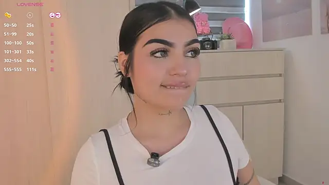 EmmyKenner online show from October 18, 2025, 12:28 pm