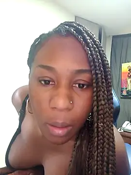 Snapshot of MONIQUE-LAMOUR chatting on March 4, 2026, 12:22 pm MONIQUE-LAMOUR online show from March 4, 2026, 12:22 pm