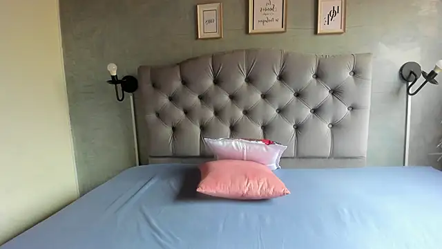 Snapshot of GiannaSlimJB chatting on December 22, 2025, 7:33 pm GiannaSlimJB online show from December 22, 2025, 7:33 pm