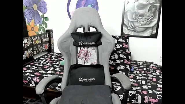 Snapshot of Luna0ciaran chatting on October 27, 2025, 7:34 am Luna0ciaran online show from October 27, 2025, 7:34 am