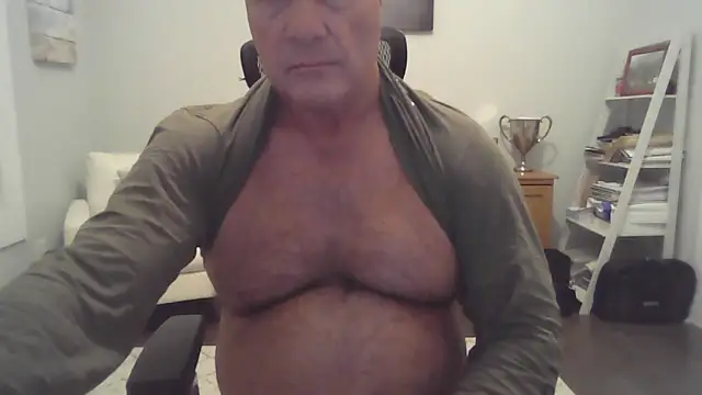 Snapshot of cyclone1212 chatting on November 12, 2025, 10:15 am cyclone1212 online show from November 12, 2025, 10:15 am