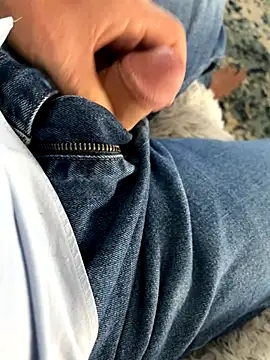 Snapshot of cyclone1212 chatting on November 27, 2025, 5:04 pm cyclone1212 online show from November 27, 2025, 5:04 pm