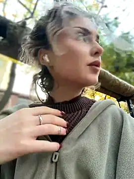 KellyKeler online show from November 2, 2025, 1:35 pm