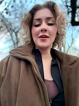 KellyKeler online show from December 18, 2025, 1:28 pm