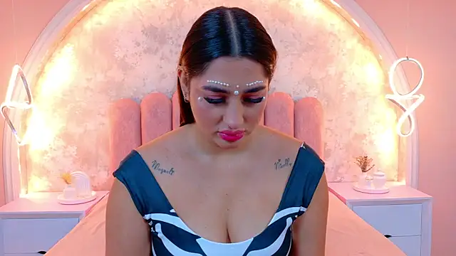 Snapshot of JasmineRhodes chatting on October 31, 2025, 1:12 pm JasmineRhodes online show from October 31, 2025, 1:12 pm